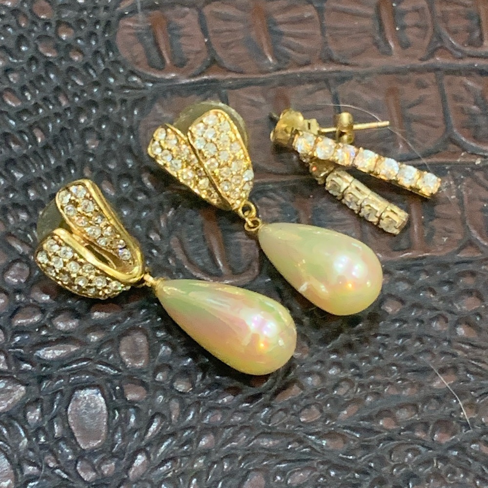 Elegant Gold and Pearl Drop Earrings